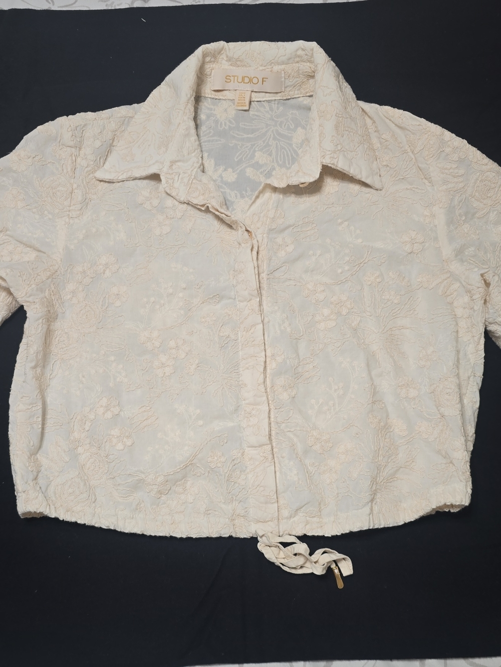 Studio F Cream Embroidered Button-Front Short Sleeve Blouse